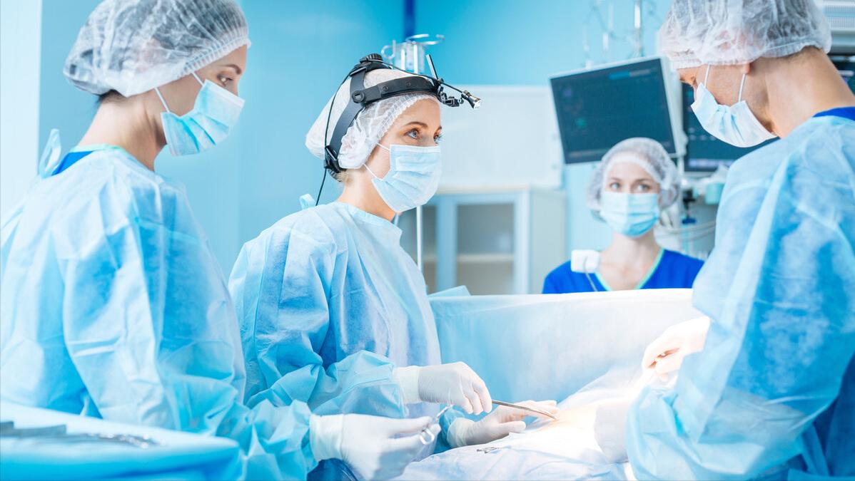 15岁男孩检查出脑肿瘤怎么办,小孩15岁胶质瘤前期的症状