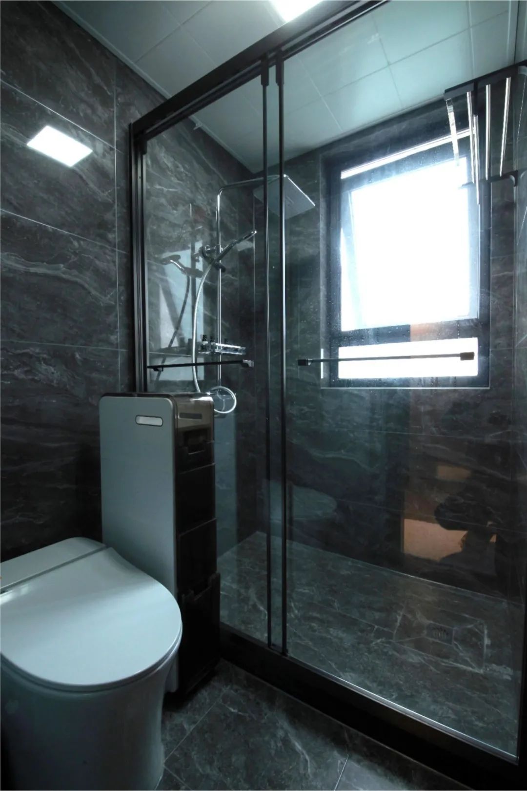 5.6米客厅餐厅一体横厅效果图,横厅客厅餐厅阳台一体装修实景图