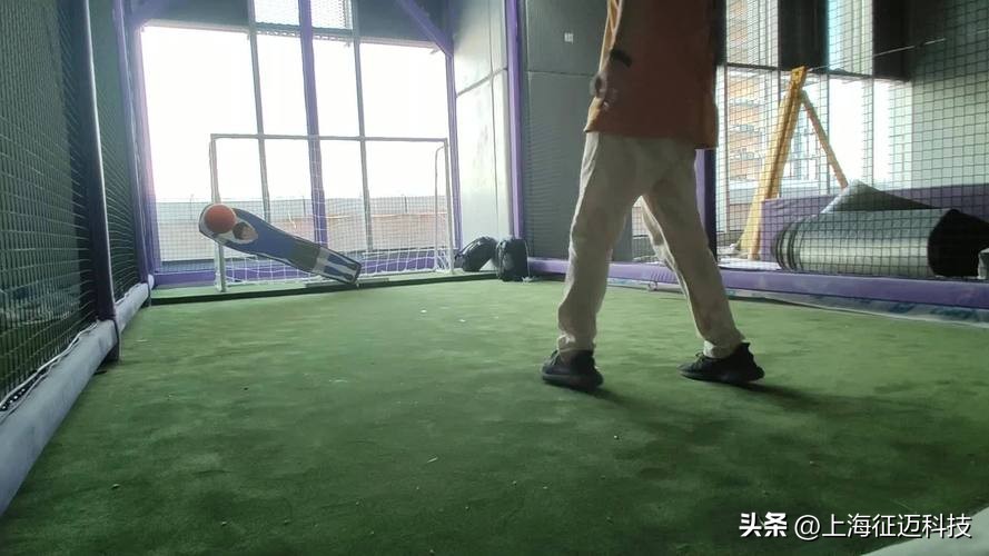 梅西挑战智能机器人,梅西挑战日本大型机器人