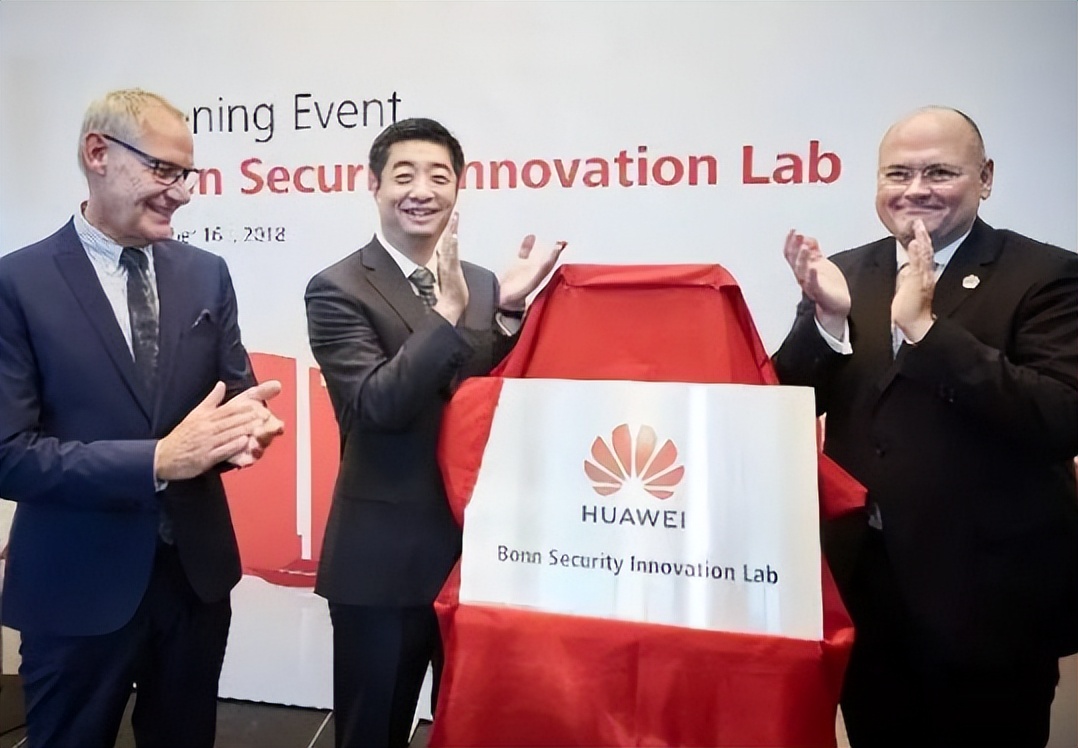 华为彻底“摊牌了”，两个消息传来，美媒：*压打**了个“寂寞”