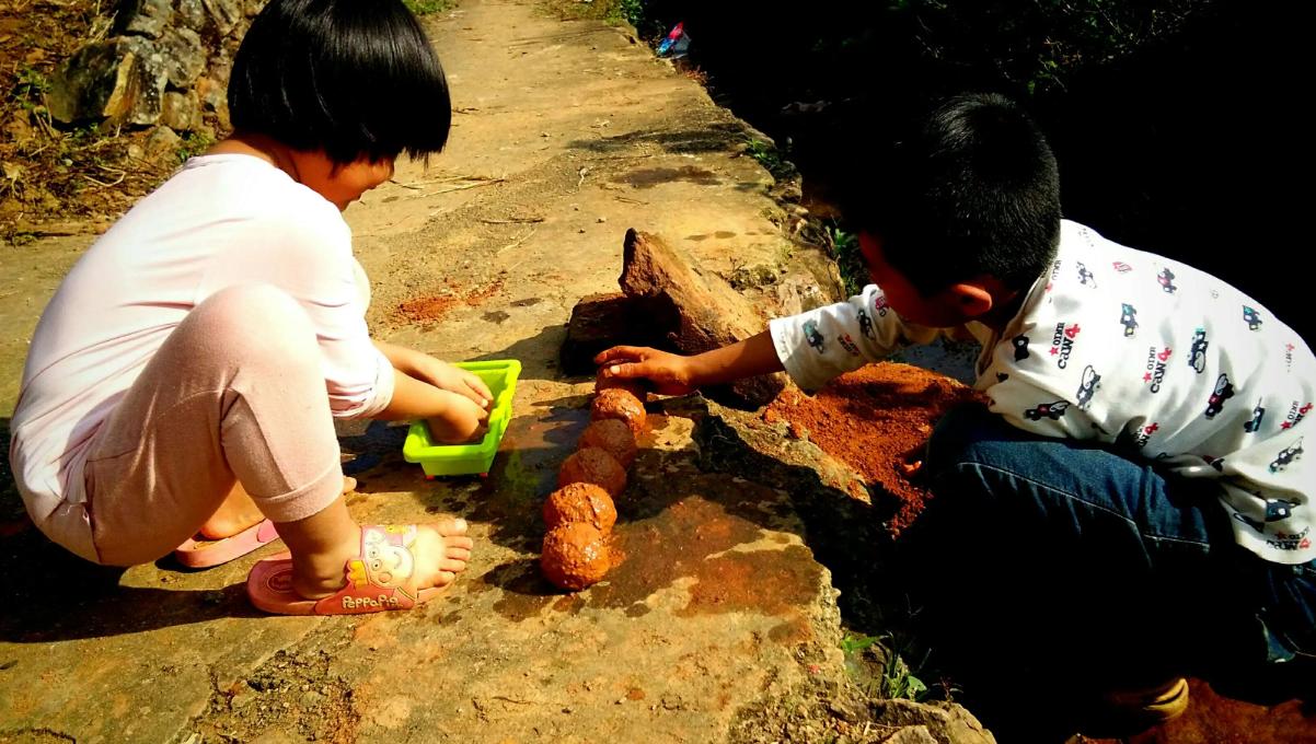 现在的“入侵”真隐蔽，儿童乐园出现奇怪符号，没文化的人看不懂
