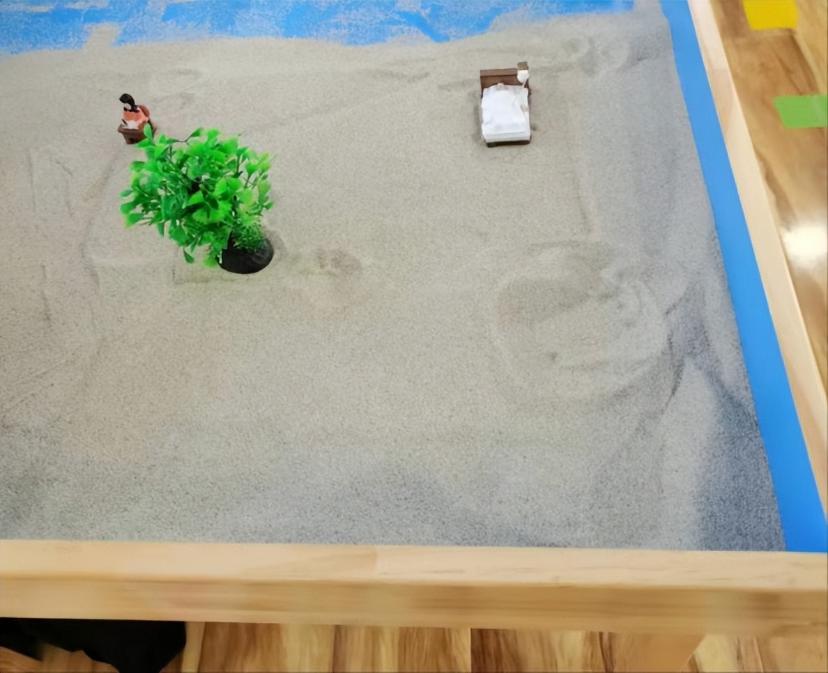 打开身心灵I康华康复医院即将为特殊儿童开启《沙盘游戏》课程