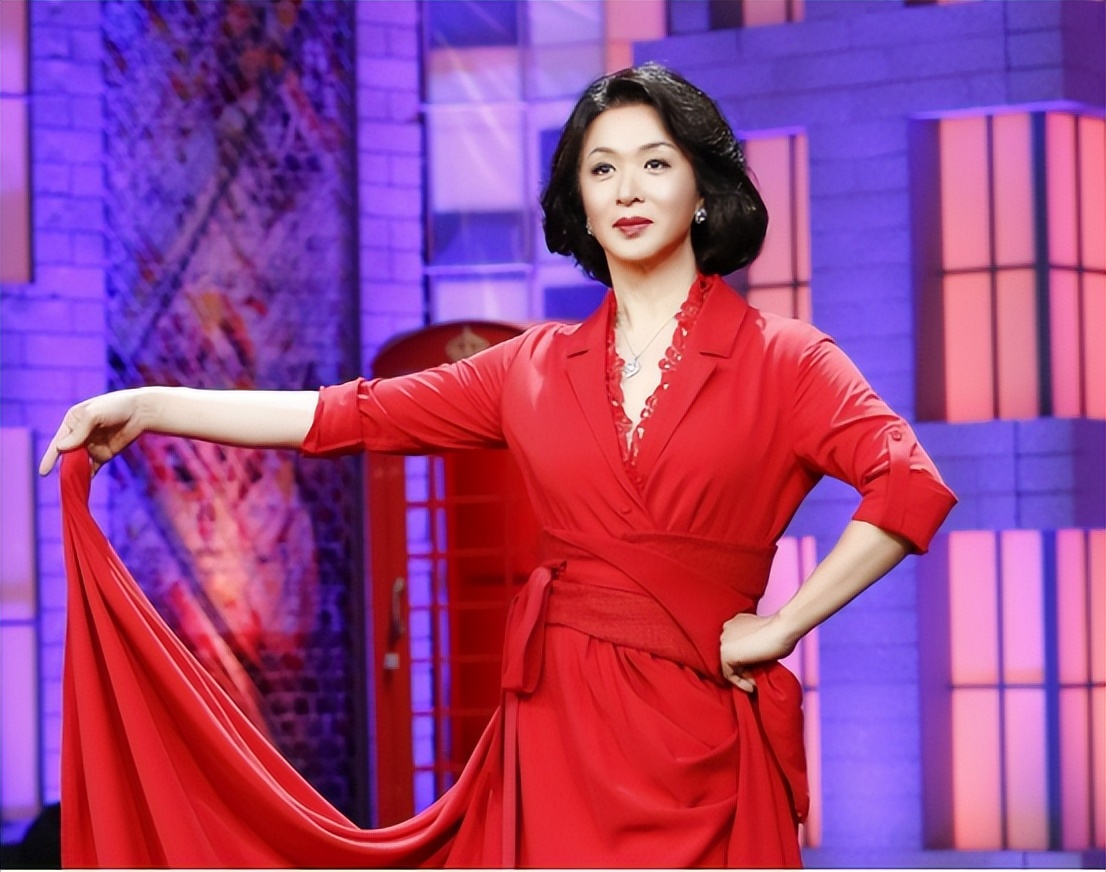 二手*袜丝**三十多人穿，男子*底卧**“名媛群”，揭开“名媛”真面目