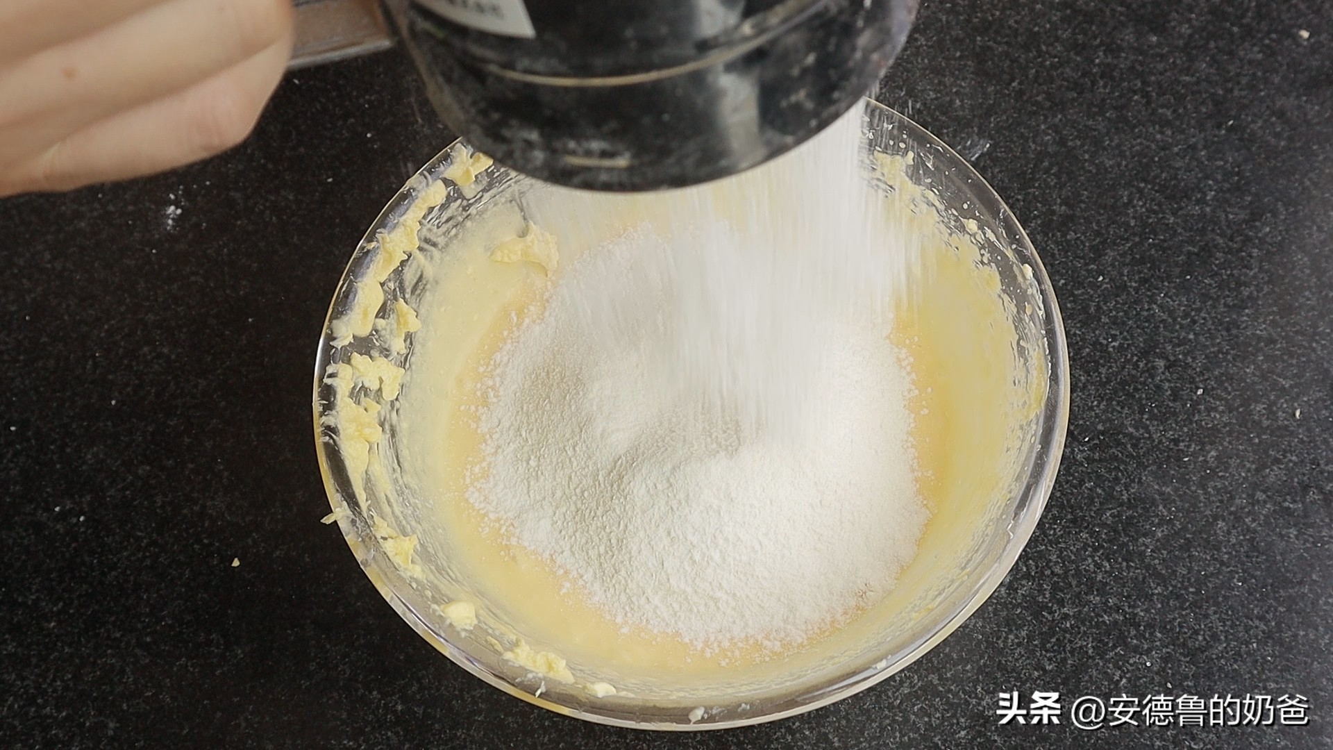 比蛋糕简单还好吃的方法,可可戚风蛋糕教程8寸配方