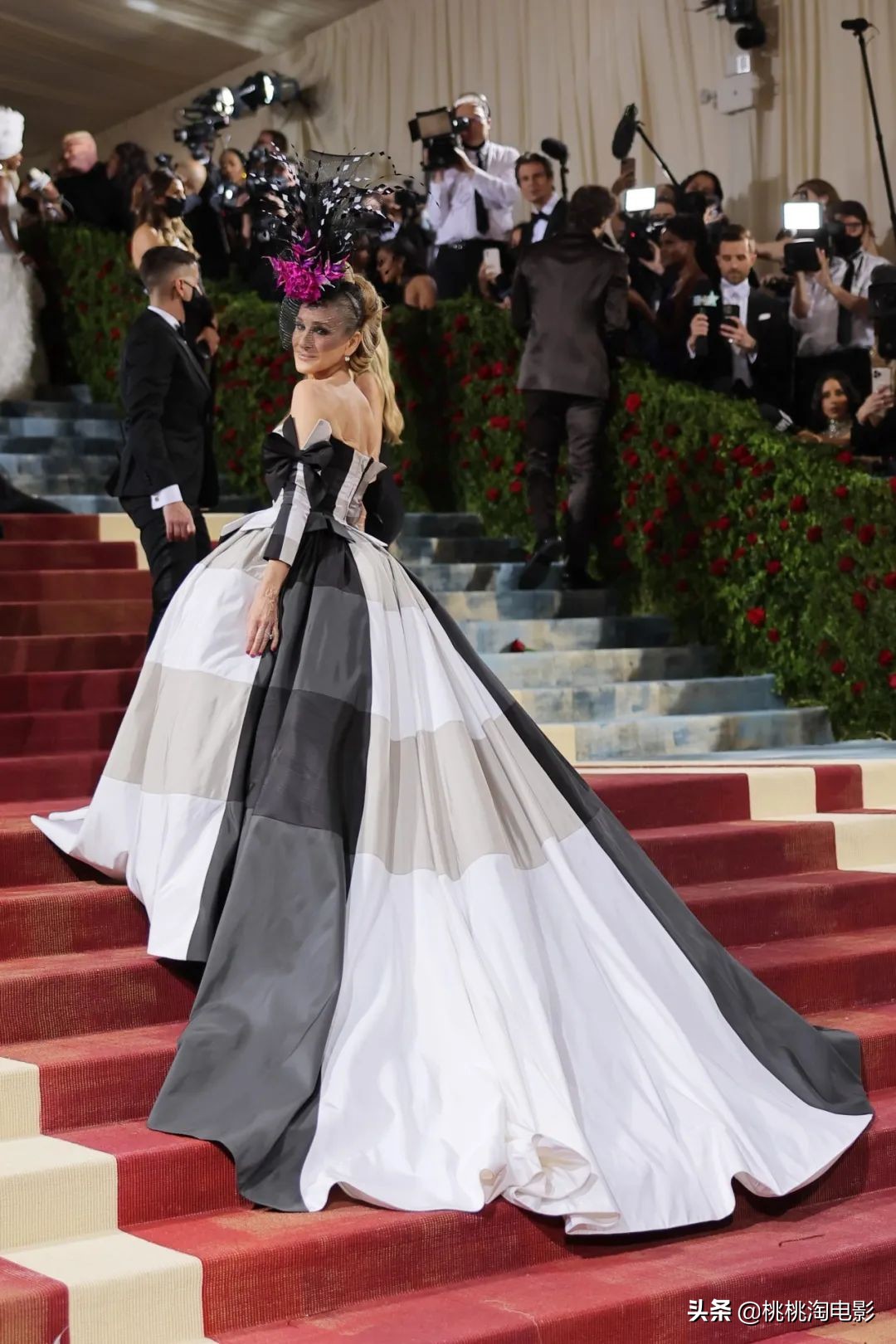 metgala群星红毯造型,2022metgala红毯完整版