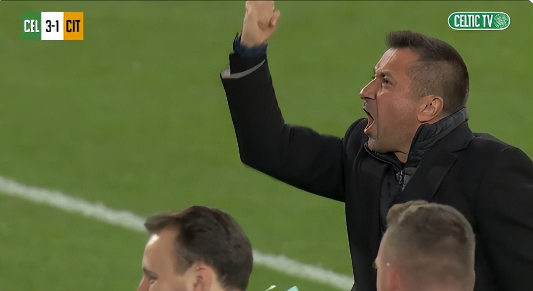 3-1大逆转！中国女足小将创历史，掀翻领头羊，入围年度最佳提名