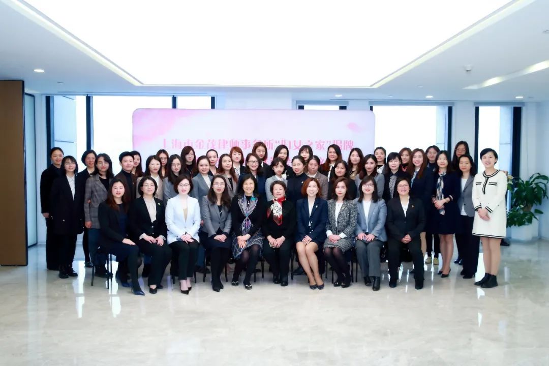 如何做一个走路带风的女人,怎么才能成为女律师