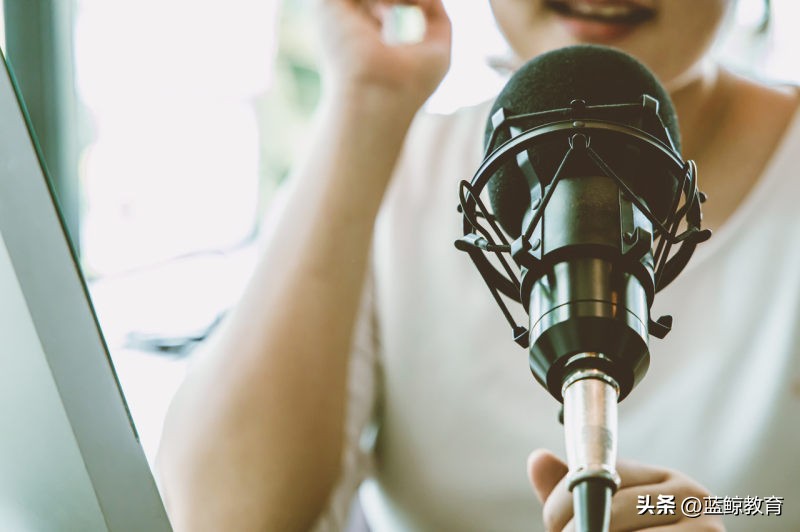 傍上“戚薇团队”，华夏视听教育扭转乾坤？