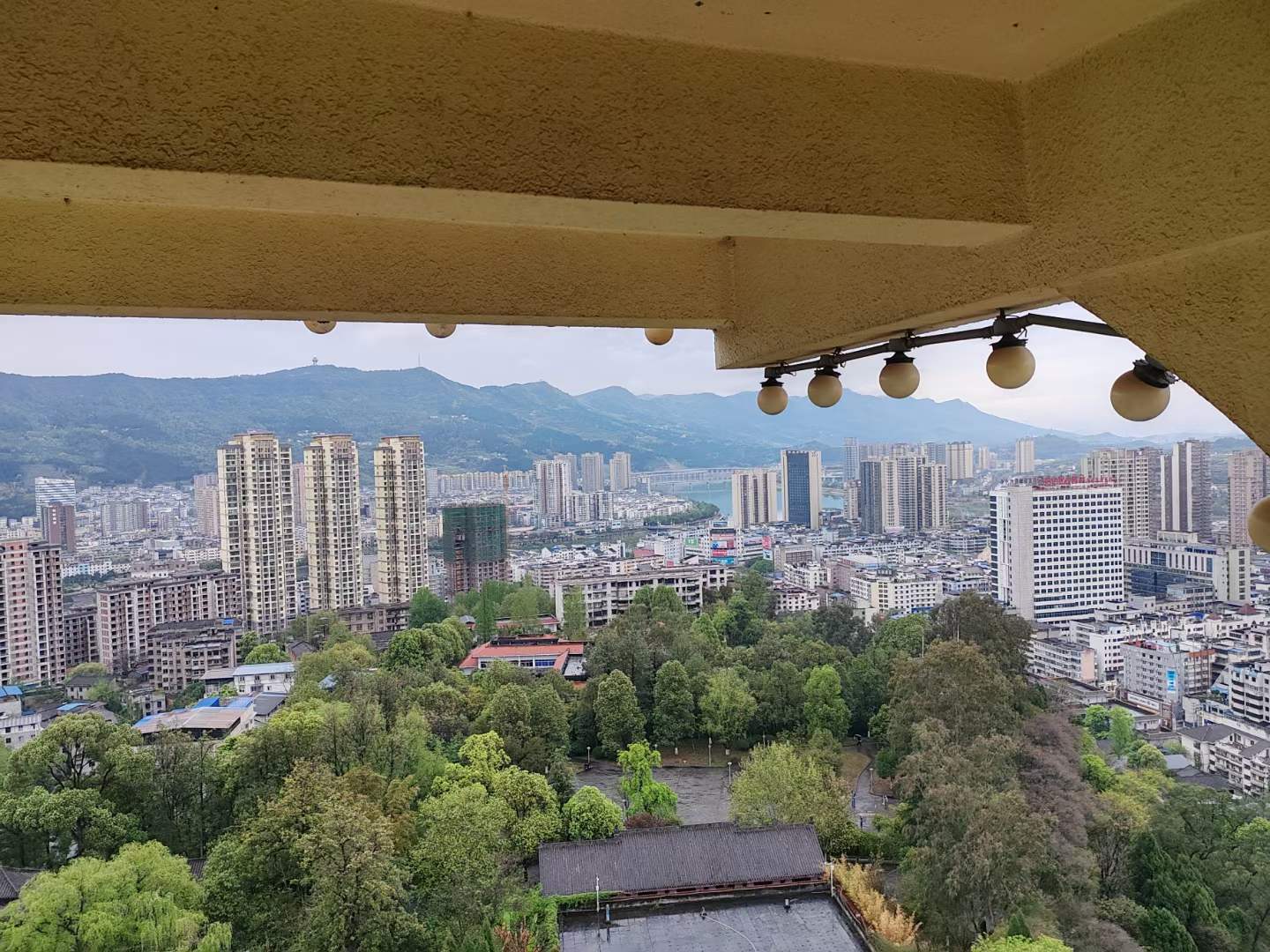 清明旅行记，广元凤凰楼，楼高42米，唐代大诗人李白曾经作诗！