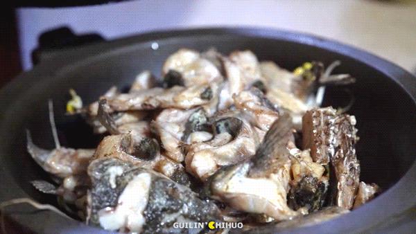 老字号石锅鱼31年老店,温岭石锅肥肠鱼