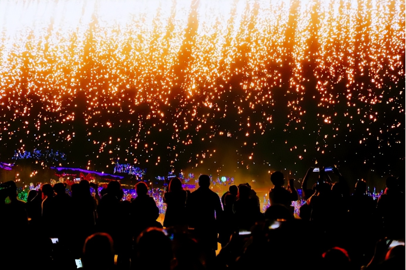 比年味谁更浓？谁能比得过花灯锦簇的栖云！