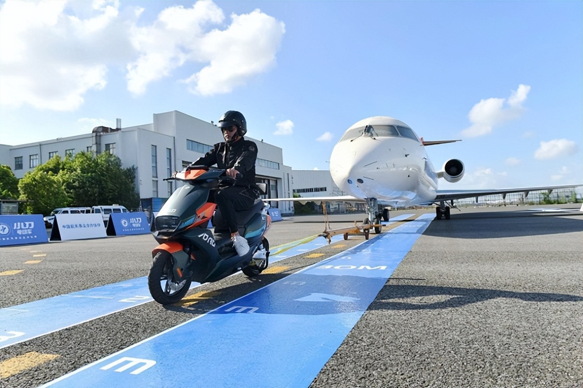 小刀电动车青蜂侠极速版,小刀电动车青蜂侠怎么样值得买吗