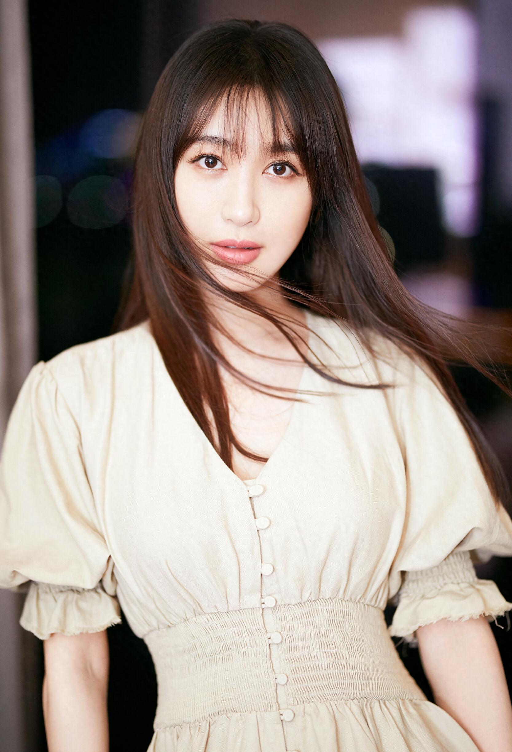 半露*裤内**、露下乳？这些女明星真是把诱惑穿在了身上