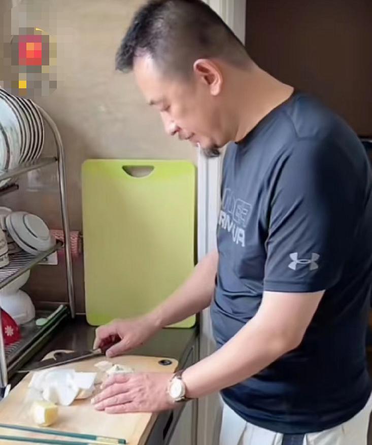 最近被爆丑闻的男星,当红顶级男星丑闻被爆出