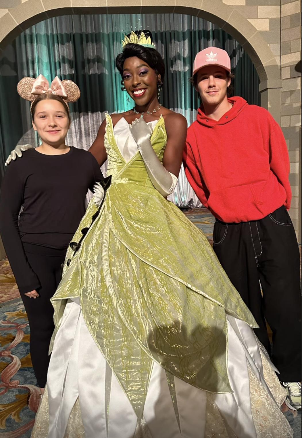 贝克汉姆二公子小七,贝克汉姆夫妇带孩子们畅游迪士尼