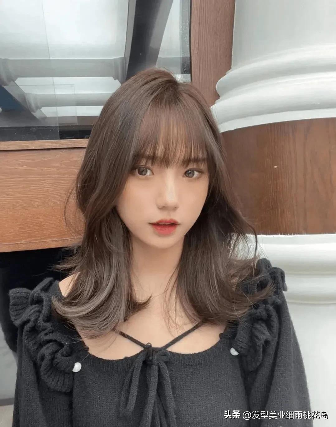 中年妇女中长发怎么烫好看,烫的中长发怎么扎好看