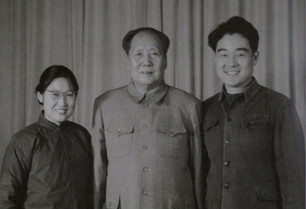 1979年，*子珍贺**终于来到北京，她与毛主席拍下了最后一张“合影”