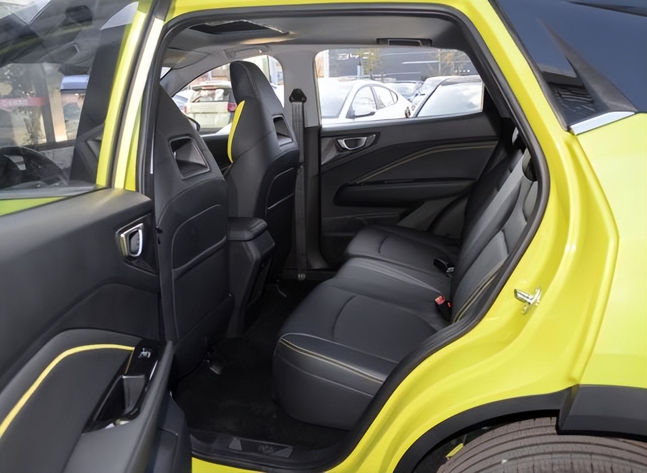 五菱星驰1.5t潮酷版配置,五菱新车星驰混动