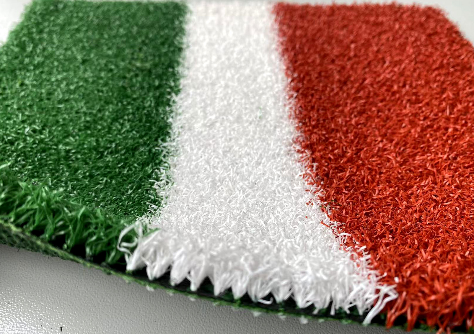 哈尔滨门球场人造草坪生产厂家,门球场人造草坪内填石英砂标准