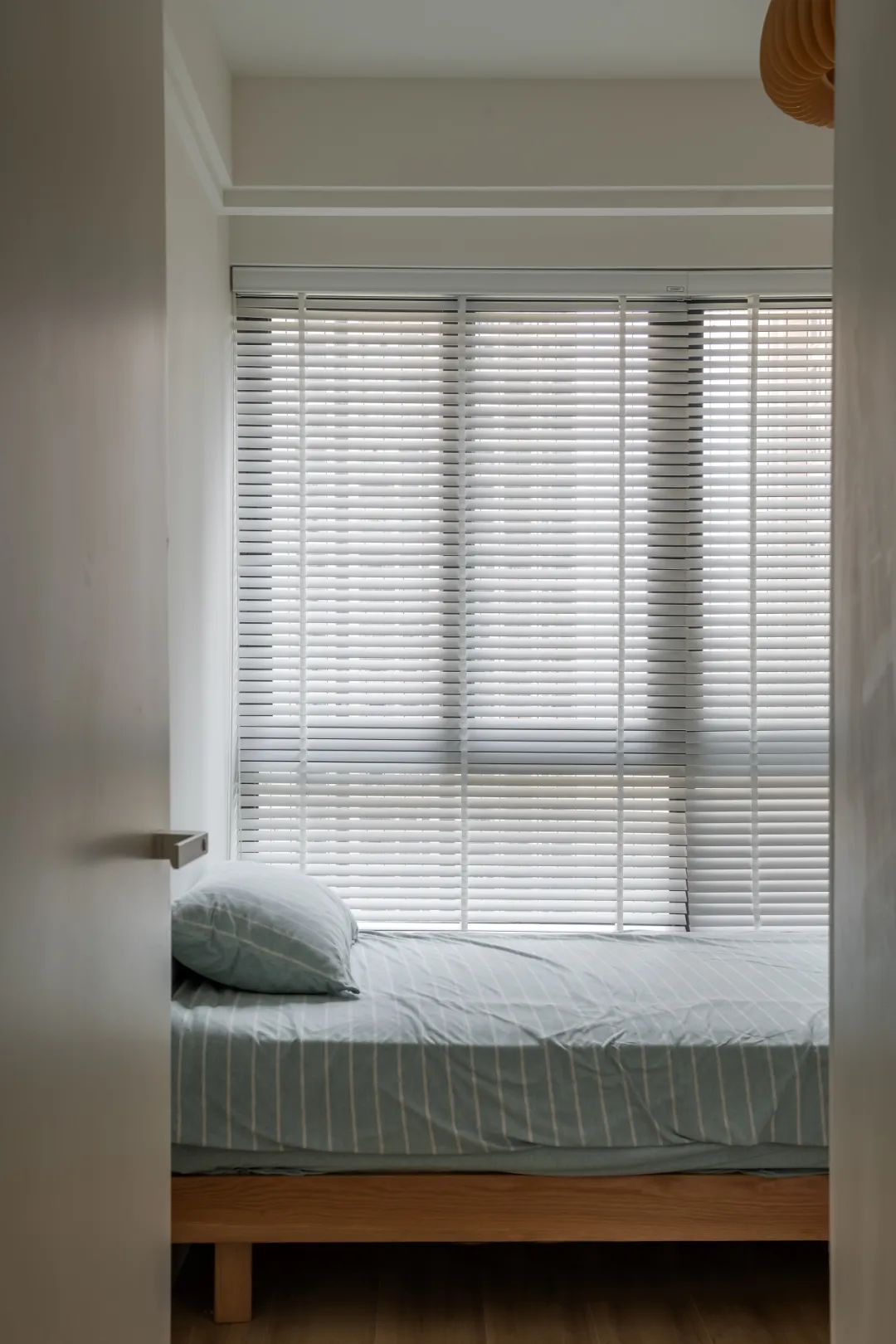 学区房小户型原木风装修风格,95平米原木风小户型