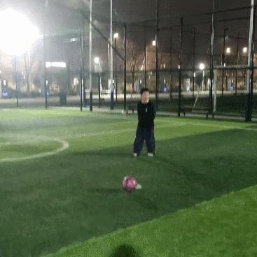 踢足球必须有哪些装备,为什么踢足球烧钱