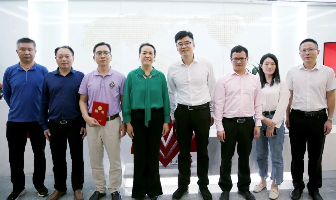 喜讯！深圳荣格斩获“2022中国社交商业年度优质创业平台”！