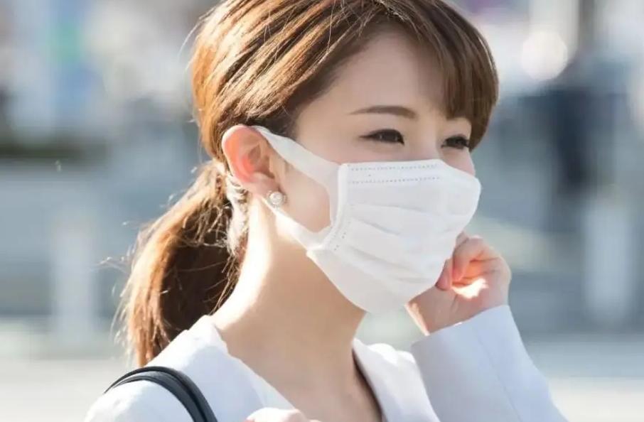 口罩褶皱怎么叠,口罩环形怎么卷