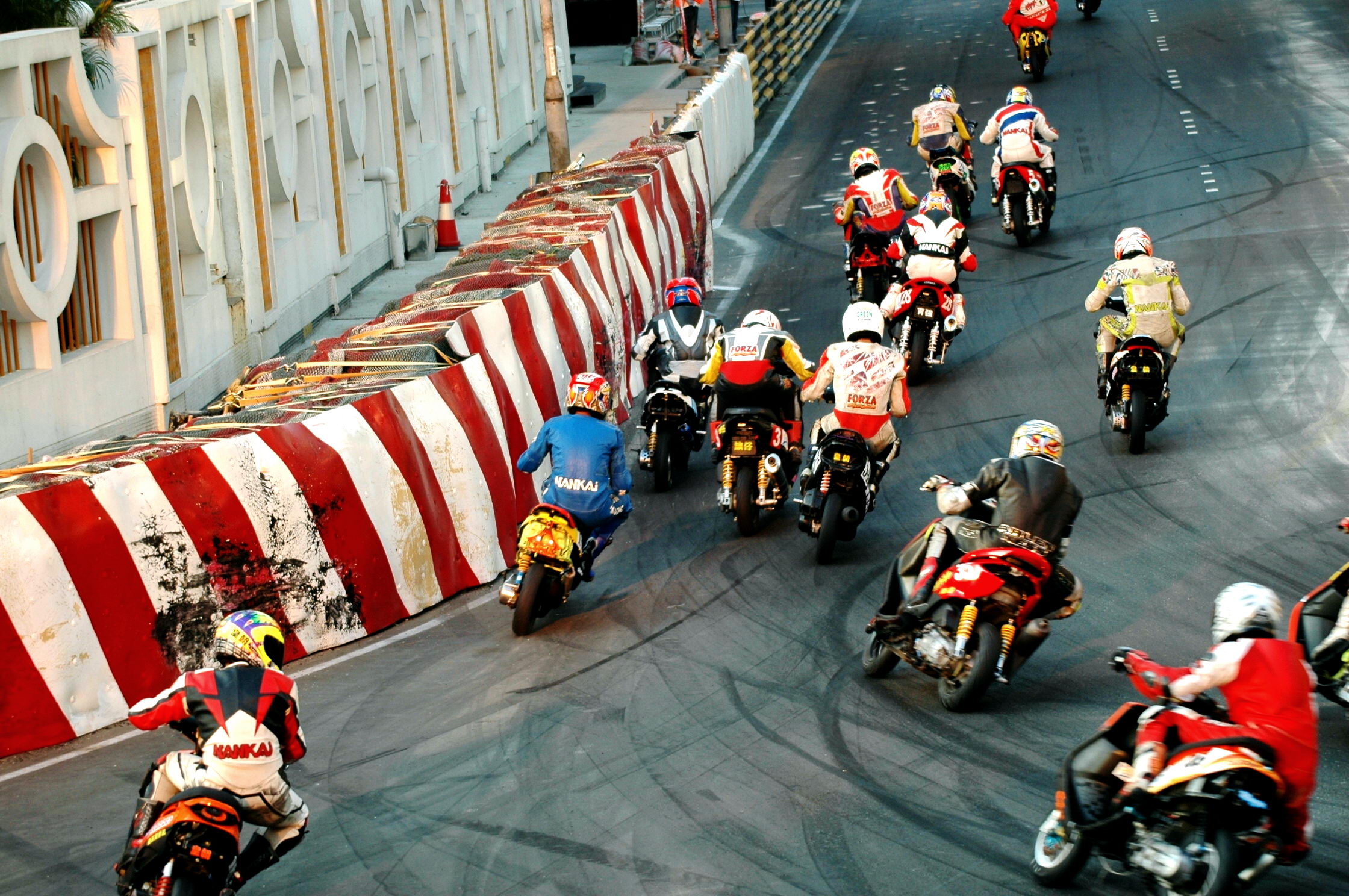 人岛TT的意义（上）：跑比赛的可能会是英雄，但日常驾驶不适用