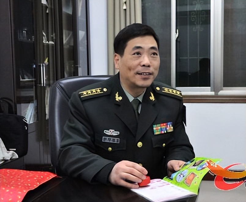 内蒙古6岁女孩入伍特种兵,内蒙古6岁女孩破格入伍