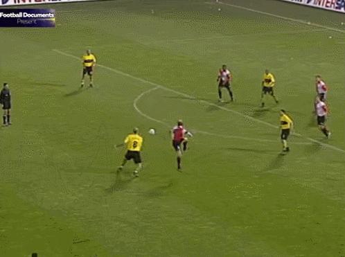 绿茵信仰哈兰德和吉鲁,吉鲁是高中锋吗