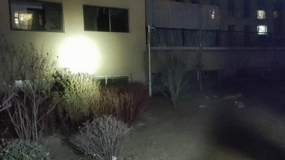 手持版探照灯，大能量长续航徒步户外可靠无忧