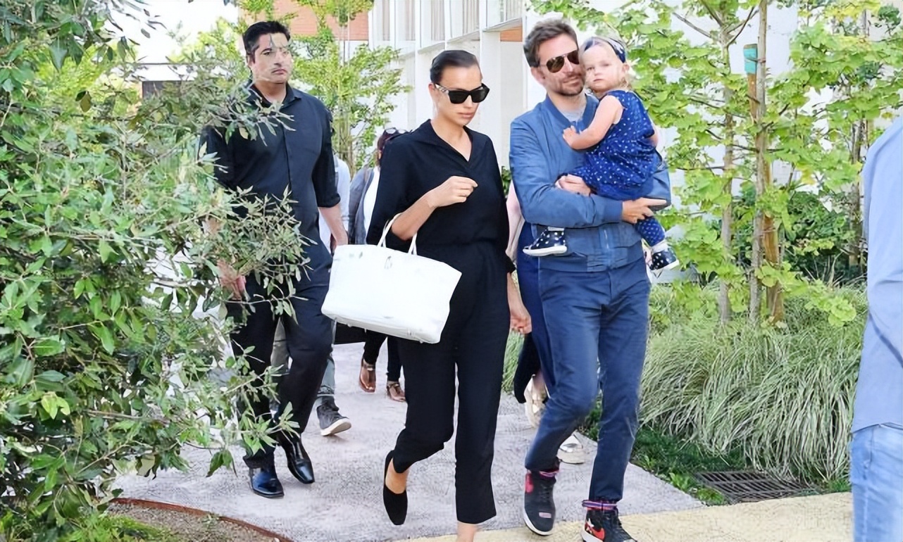 威尼斯电影节成c罗家“内斗”，36岁伊莲娜胜乔伊娜，后者成村姑