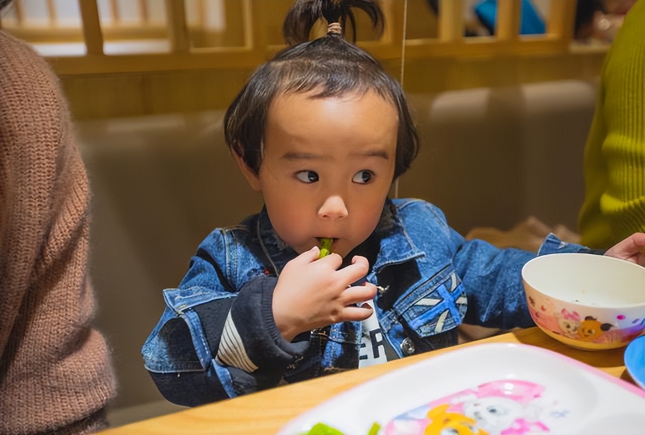 孩子身高偏矮有什么方法可以长高,女孩身高偏矮怎么有效的长高