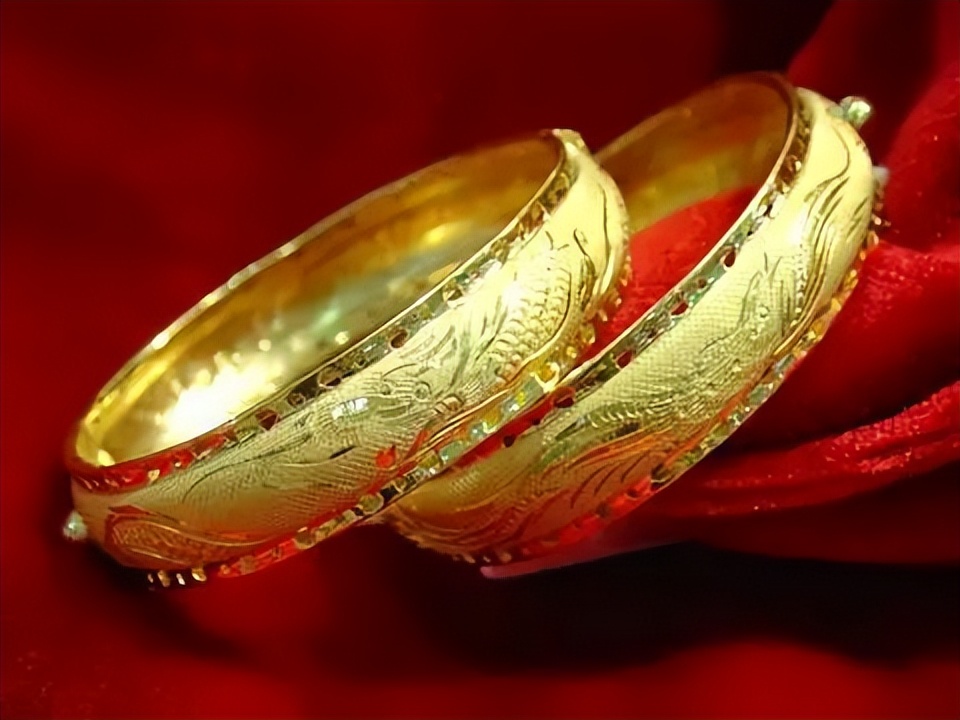 黄金为什么价格相差这么多,银行黄金价格和金店价格相差多少