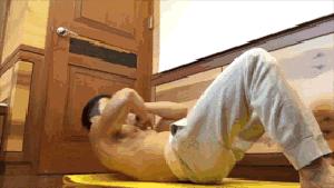 一天练出8块腹肌只需1个动作,一天就能练出腹肌马甲线的动作