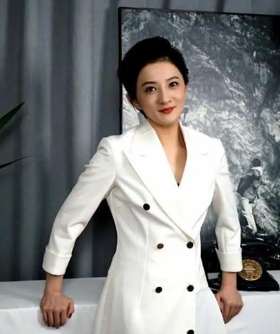 为什么金铭不和撒贝宁在一起,金铭和撒贝宁现状