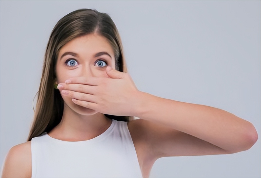 夜晚睡觉时嘴巴发干怎么回事,夜晚睡觉嘴唇发干怎么办