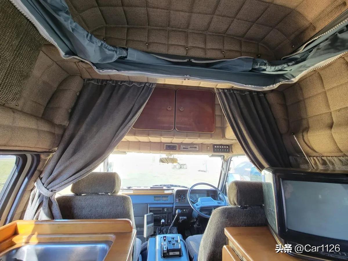 1988丰田HiAceCamper4x4