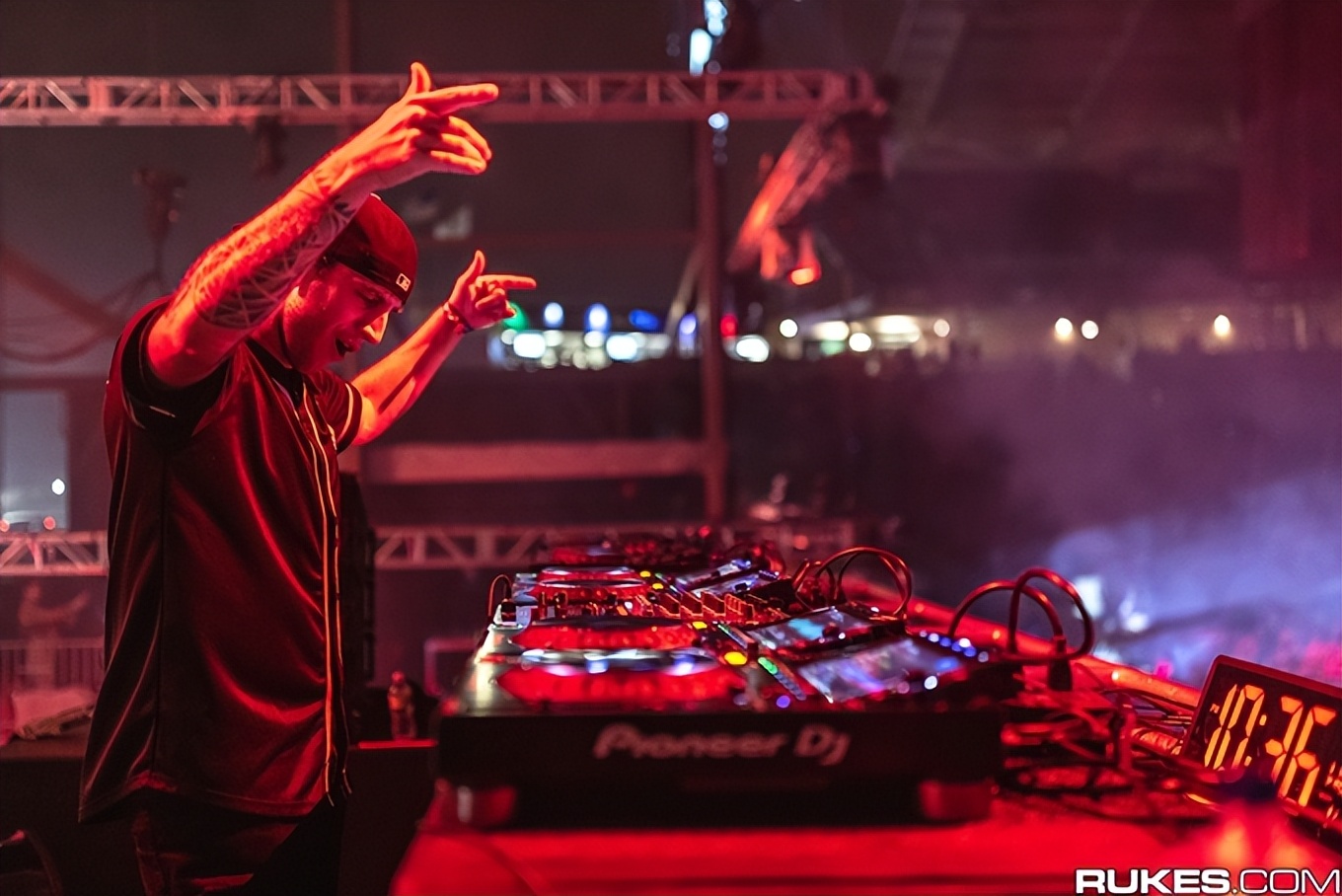 DJ打碟工资,酒吧dj打碟工资高不高