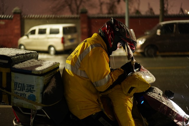 男子点外卖遭骑手辱骂外卖公司,男子点外卖被骑手说的话瞬间破防