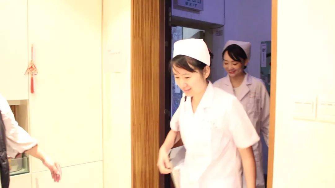 护理人员上门服务老人案例,志愿者护士上门服务老人