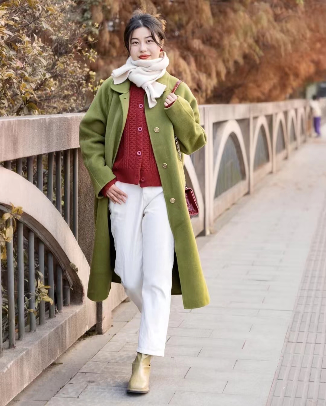 绿色配什么颜色最搭配比较高级,绿色和什么颜色搭配高级感