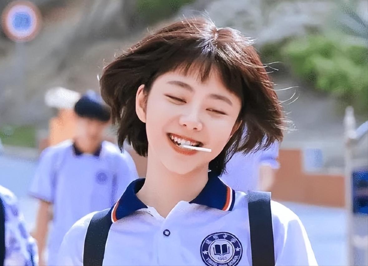 明明“徐娘半老”，却非要“尬演少女”，这4位女明星脸不红吗？