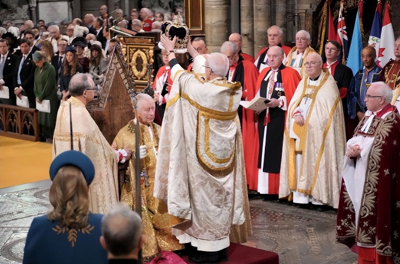 这一次的加冕礼，让“小三上位”的卡米拉，成了全世界的笑话
