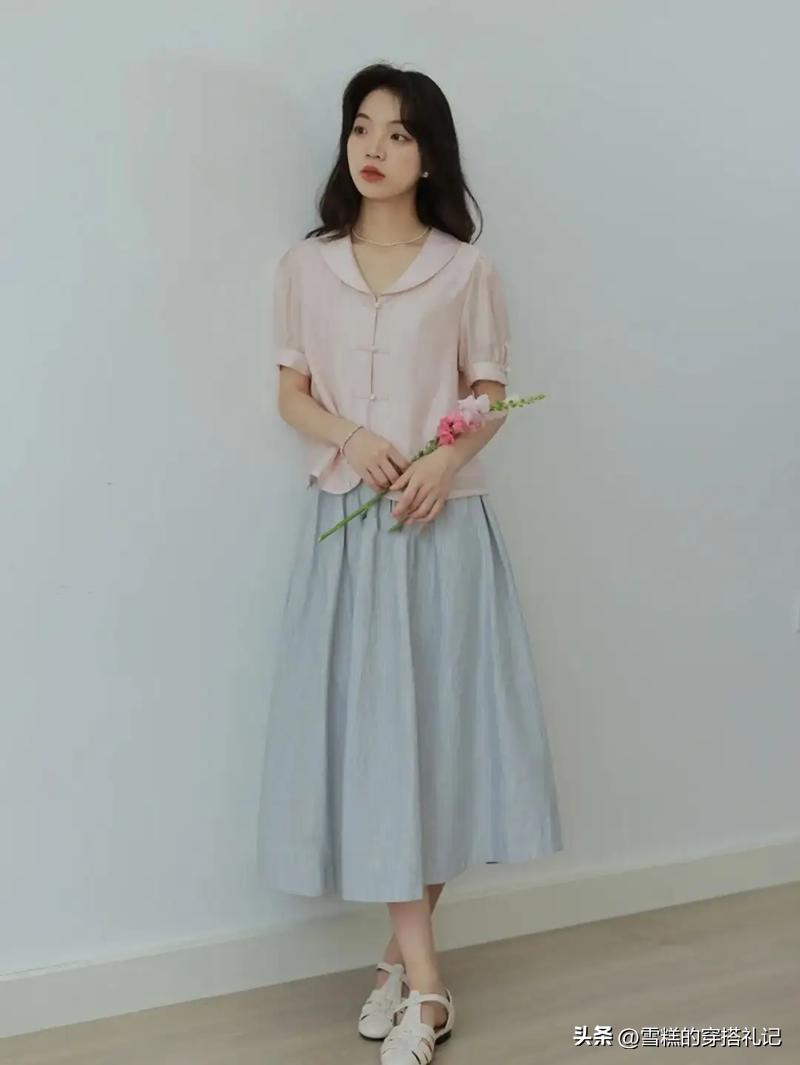 皮肤偏黄又黑的女性适合什么发色,偏黄偏黑肤色适合什么颜色的衣服