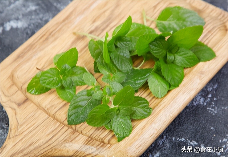 春夏之交，宁可不吃肉，4种“养生茶”不能少，滋养解燥身体好