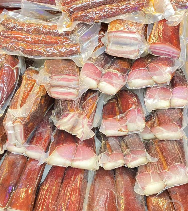 科技狠活还是“违背祖宗的决定”烟熏液腊肉香肠摊贩：看不出来