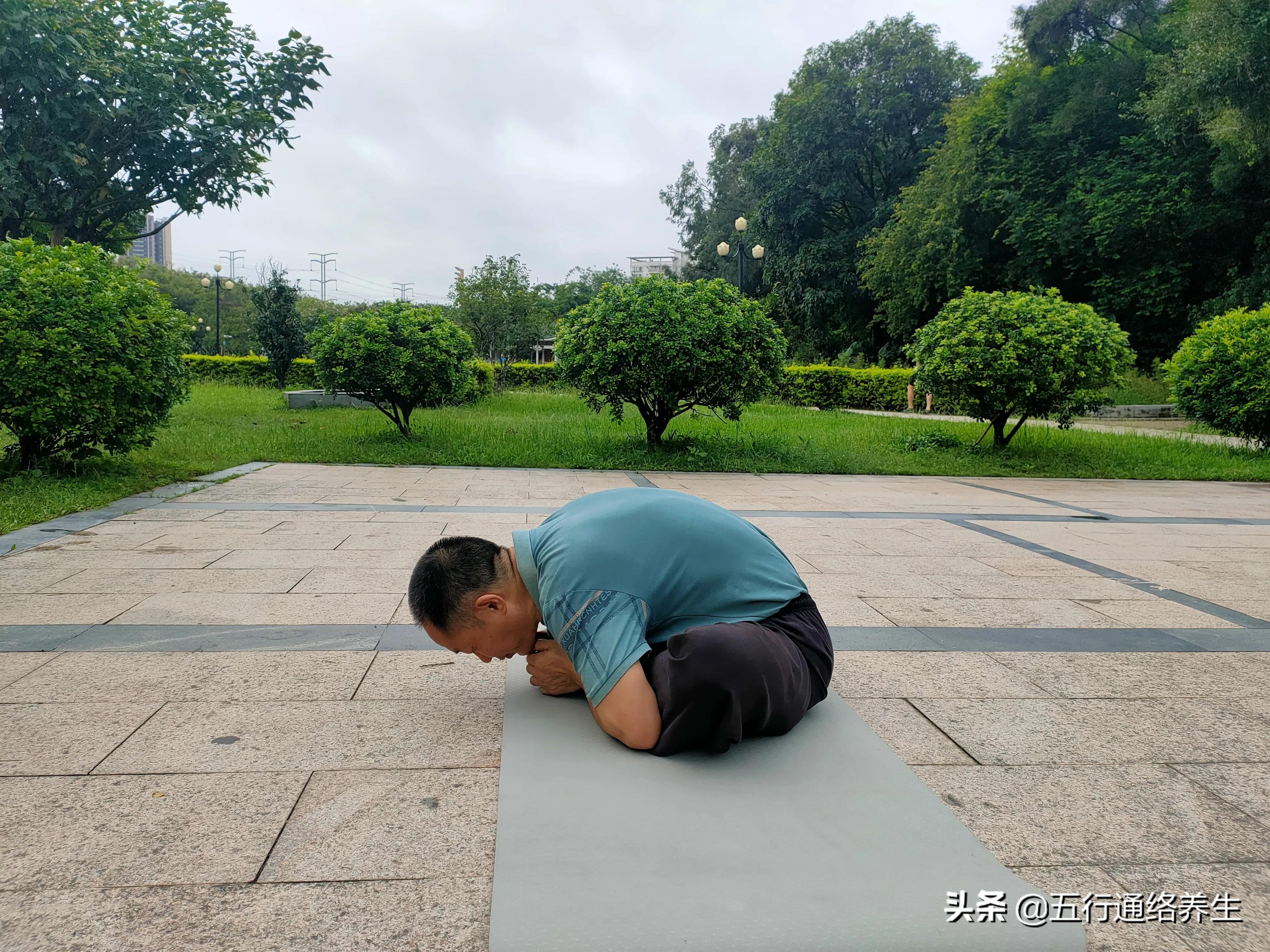 瑜伽中的束角式有什么好处,瑜伽束角式怎么练