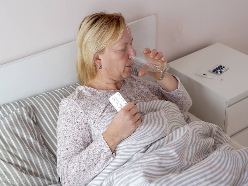 高血压饭前两不做睡前两不做,高血压药是早上饭前吃还是饭后吃