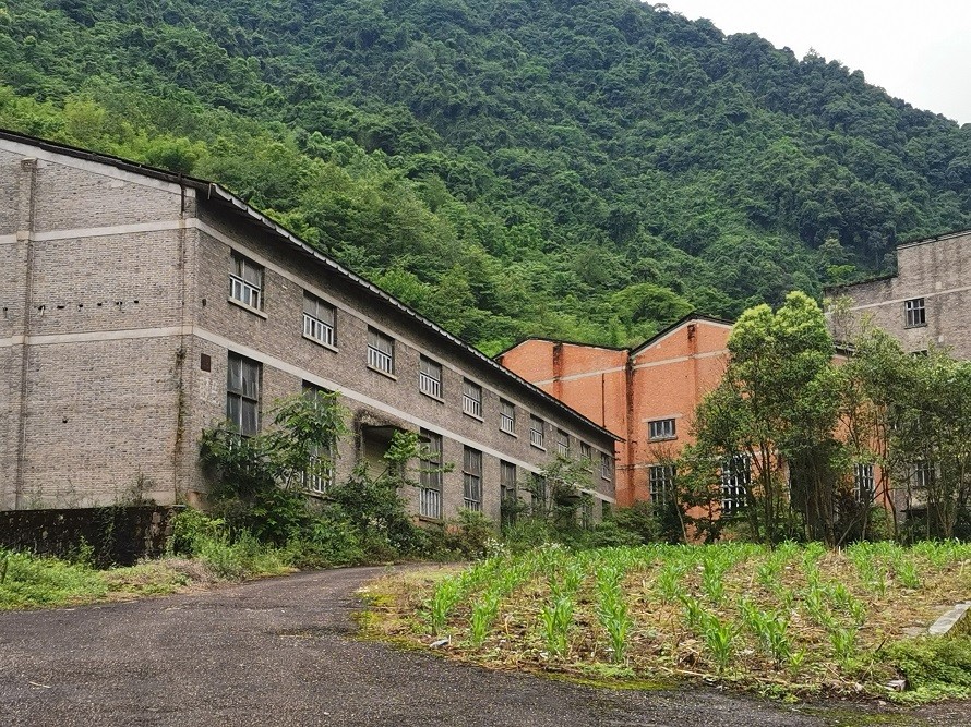 探访大山里的三线军工厂旧址,四川深山废弃的军工厂探秘视频